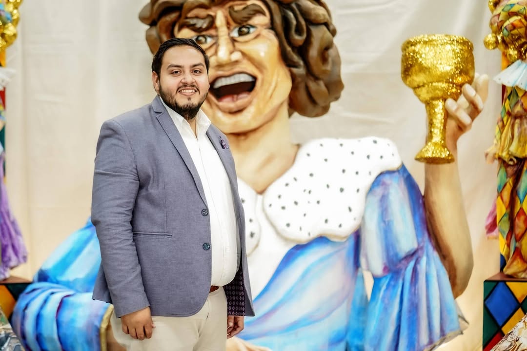 *Luis Antonio Ríos González “Momo”: Crear desde la memoria, vestir desde