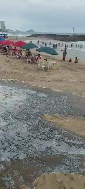 LA JUNTA DE AGUA DE MAZATLÁN DESCARGA AGUAS NEGRAS CRUDAS EN LA PLAYA, VIOLENT