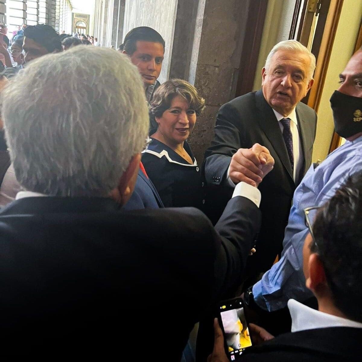 *Rocha acompaña a AMLO en la celebración del Día de las maestras y los maestros*