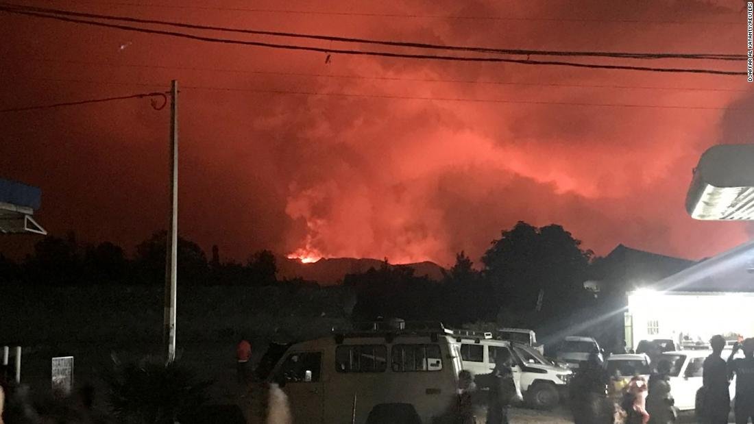 El volcán Nyiragongo en el este del Congo entra en erupción