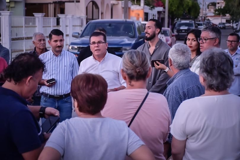 *¡Compromisos firmes! Edgar González atiende a vecinos de Villa Galaxia*