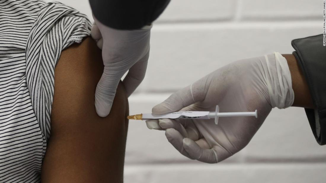 África se está quedando atrás en la carrera de la vacuna Covid, a pesar del aumento en los casos de coronavirus