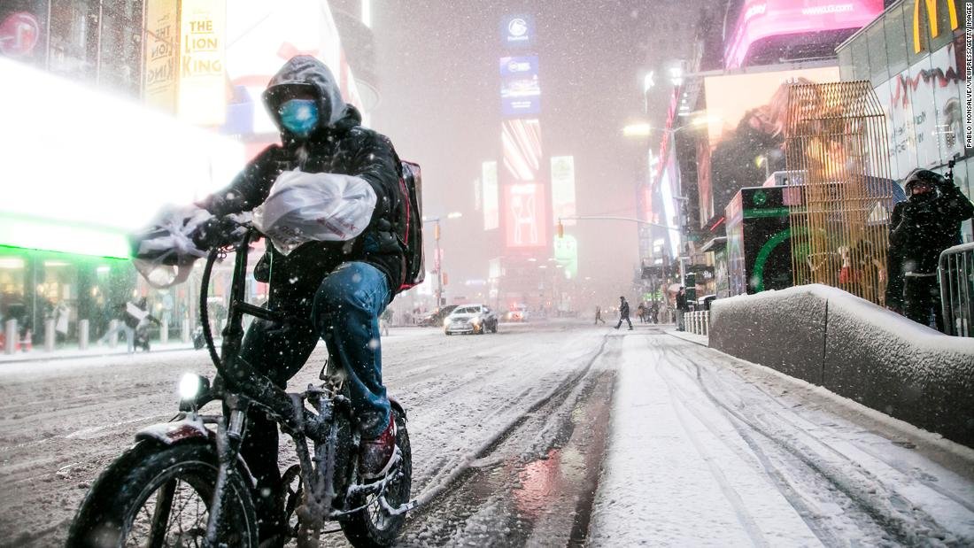 La tormenta de nieve invernal dejó caer más nieve en partes del noreste que toda la temporada de invierno del año pasado