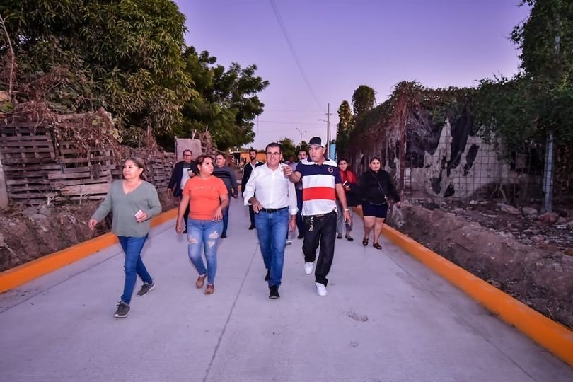 *¡No para el Progreso! Entrega Alcalde Edgar González pavimentación de la calle