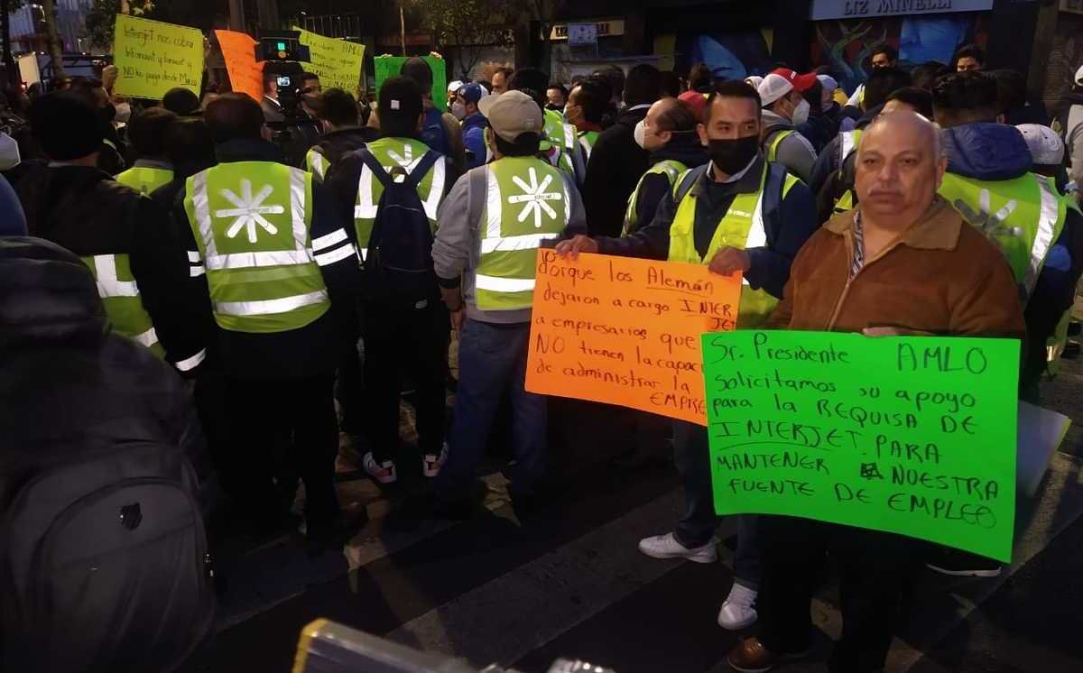 En Palacio Nacional, trabajadores de Interjet exigen pagos atrasados
