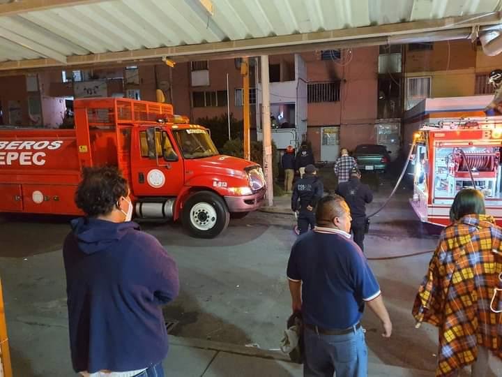 Metepec. Reportan incendio en departamento