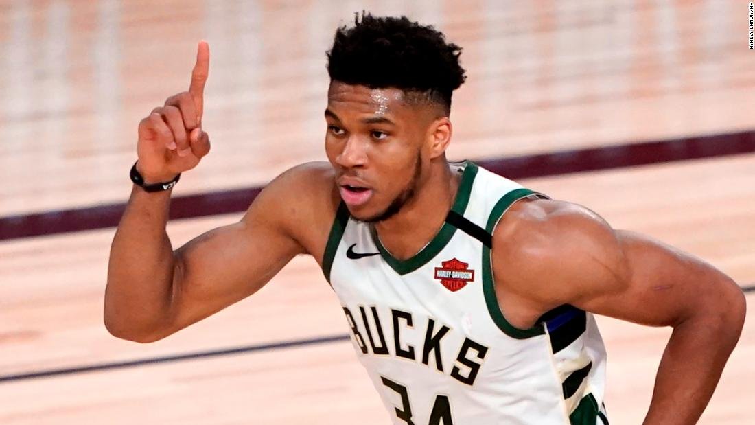 Giannis Antetokounmpo firma con Milwaukee Bucks por el mayor acuerdo en la historia de la NBA