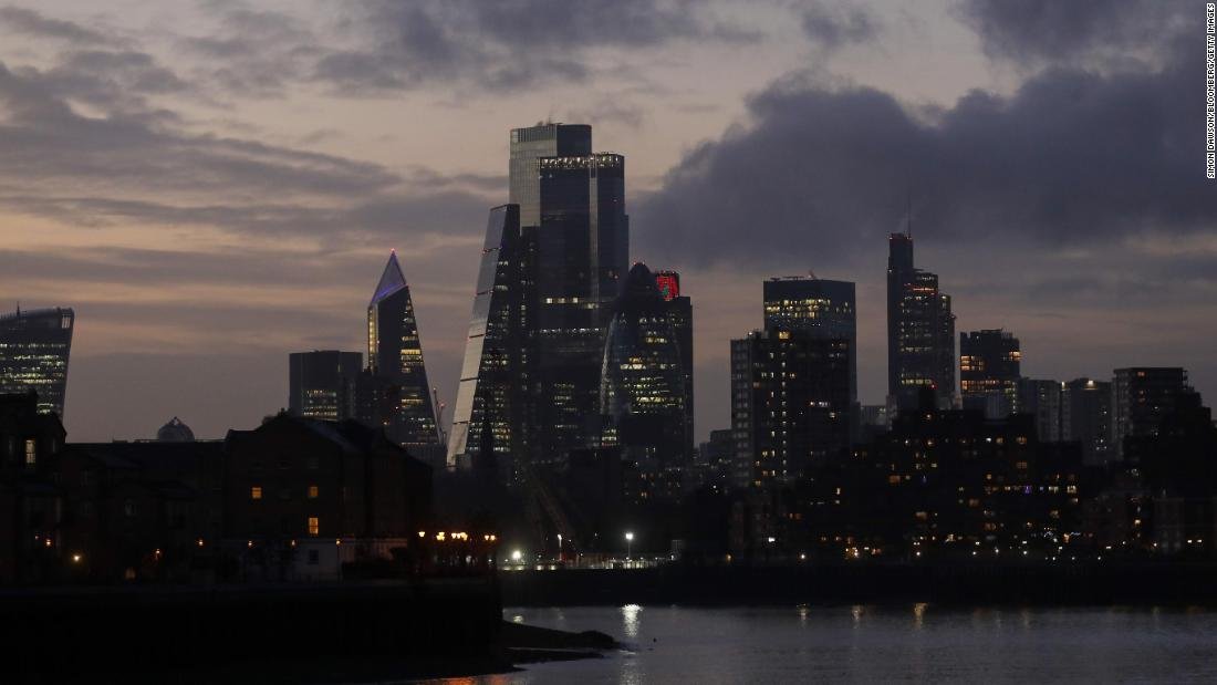 Nueva variante de Covid-19 identificada en el Reino Unido, dice el ministro mientras Londres regresa al estricto bloqueo