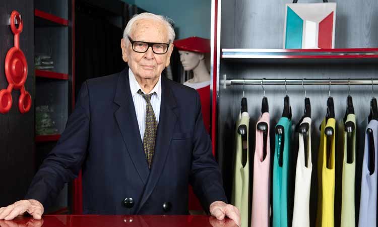 El diseñador de moda Pierre Cardin y su imperio de licencias