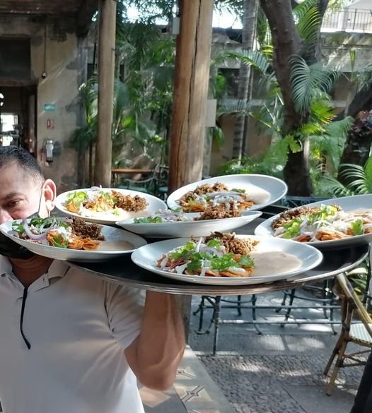 Aumentan precios de platillos en restaurantes y reimprimen menús