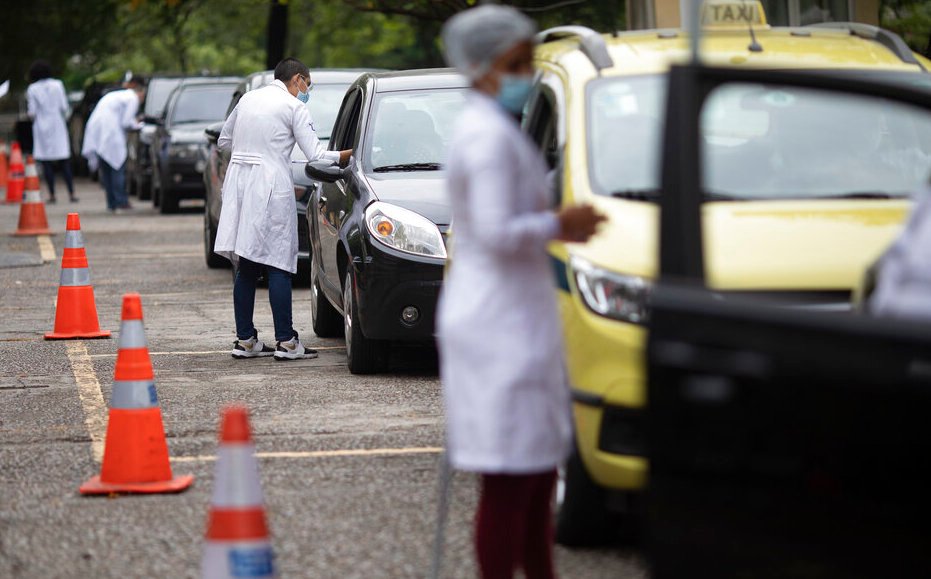 EU logra vacunar contra el covid al 10 por ciento de población