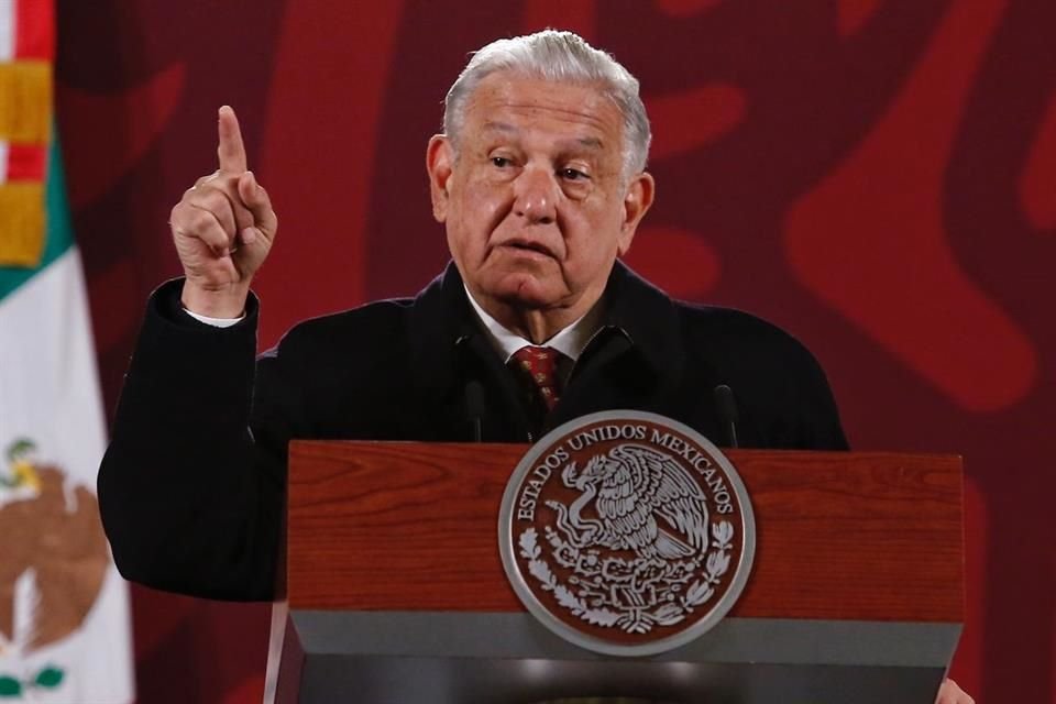 Revira AMLO contra Embajador: que aclare dinero a MCCI