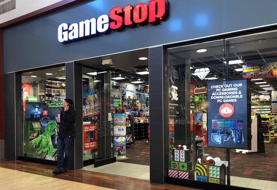 Sube 11% la plata por el fenómeno GameStop