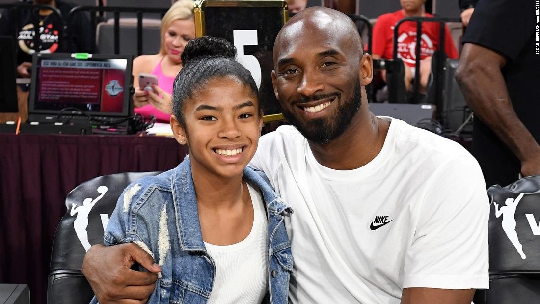 El piloto en el accidente de helicóptero de Kobe Bryant empujó los límites de las reglas de vuelo con mal tiempo, dice NTSB