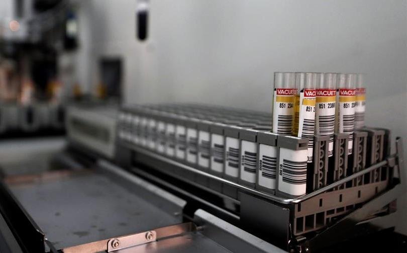 Vacunas anticovid de Moderna y Pfizer no alteran genes: autoridades
