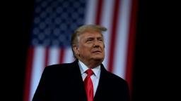 Destellos de progreso en las negociaciones de estímulo a medida que avanza el espectáculo secundario de las elecciones de Trump