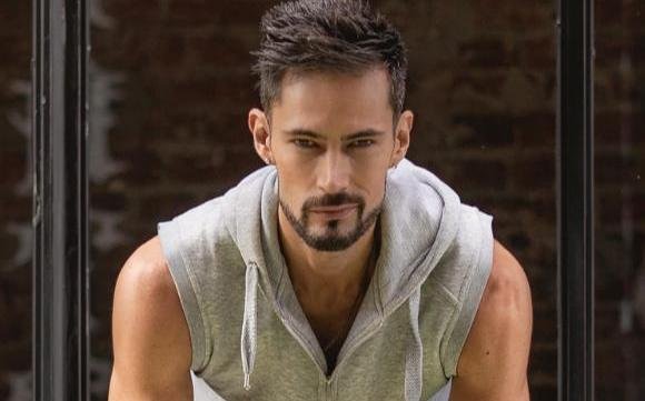 El actor Alex Durán se estrena como cantante con “Ven”