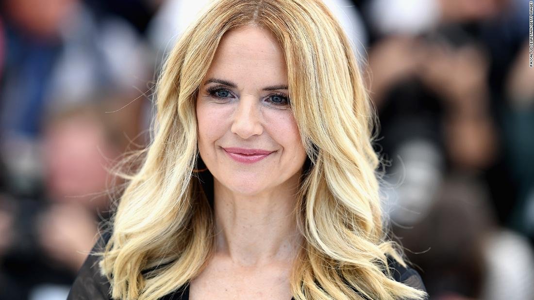 John Travolta rinde homenaje al último papel de Kelly Preston
