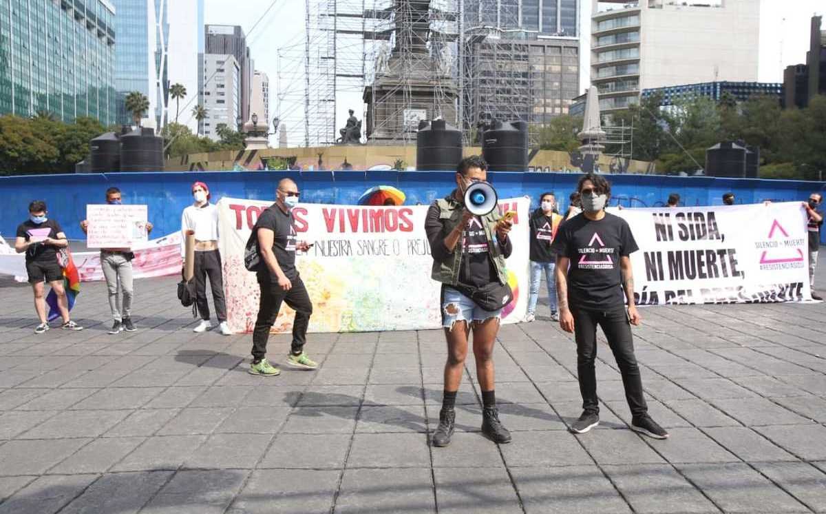 Por falta de medicinas para VIH, activistas se manifiestan en CdMx